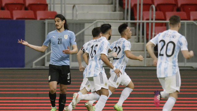Jogadores argentinos comemoram gol de Guido Rodríguez