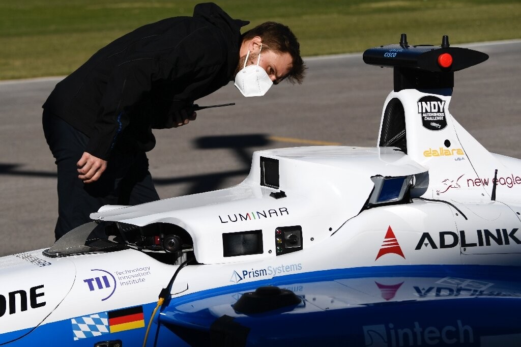 O carro da equipe vencedora chegou a alcançar 185 km/h (Foto: Consumer Electronics Show)