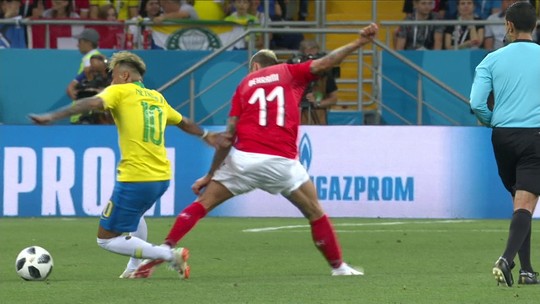Neymar sofre 10 faltas na estreia, a maior quantidade em jogos de Copa desde 98