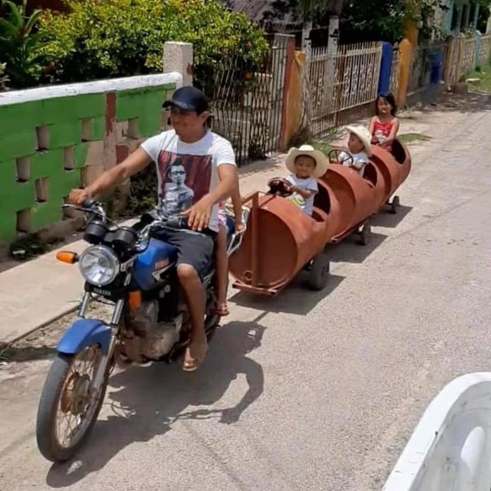 Pai construi trenzinho para os filhos sem gastar nada (Foto: Reprodução/Instagram)