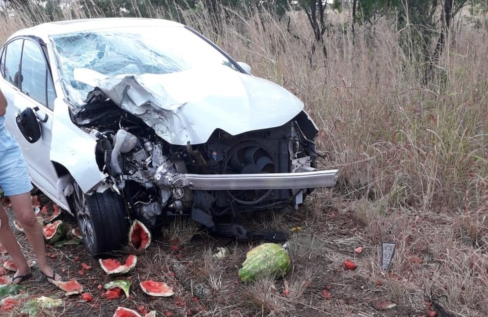 Carro bateu de frente com motos na região sul  — Foto: Divulgação