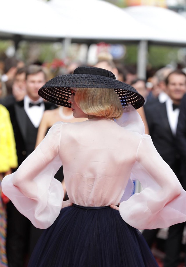 Elle Fanning chega à pré-estreia de Era Uma Vez em Hollywood no Festival de Cinema de Cannes (Foto: Gerson Lirio x @fashiontomax)