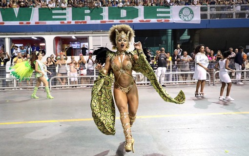Viviane Araújo, rainha de bateria da Mancha Verde