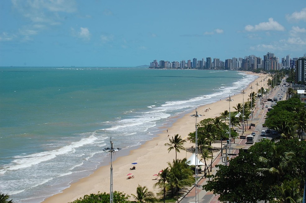 Dois guarda-vidas que atuam na Praia de Boa Viagem retiraram do mar garoto que se afogou (Foto: Luna Markman/G1)