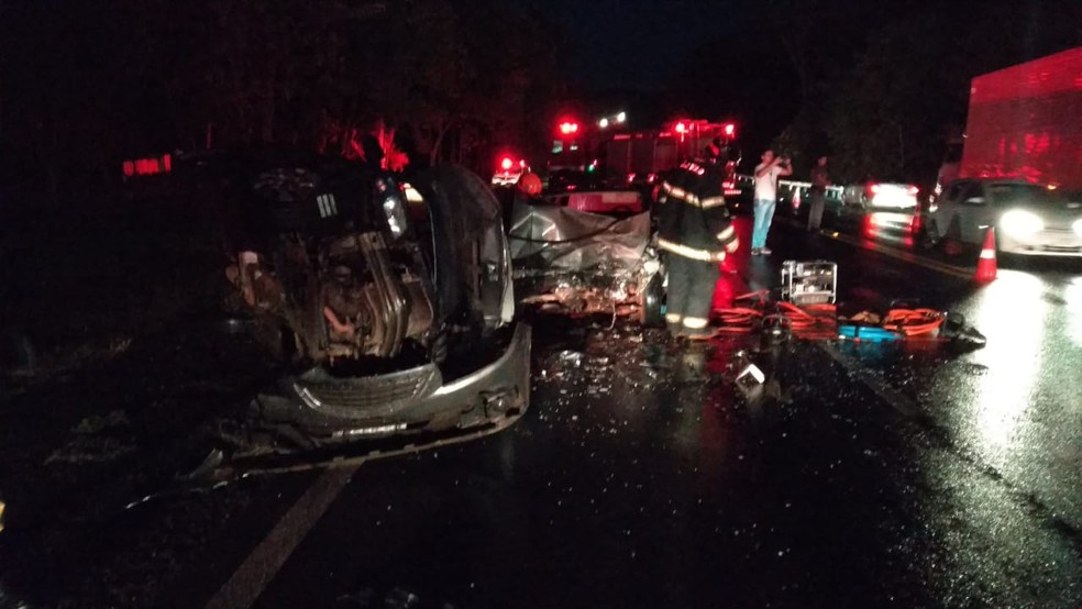 Uma pessoa morreu e outras três ficaram feridas em Junqueirópolis (SP) — Foto: Polícia Militar Rodoviária