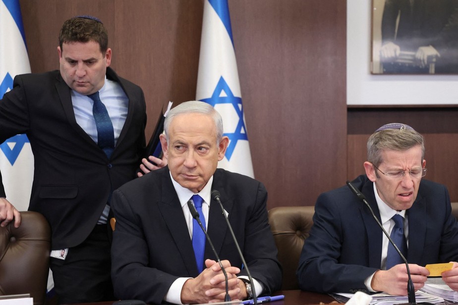 O primeiro-ministro israelense, Benjamin Netanyahu, preside uma reunião semanal de seu Gabinete em Jerusalém