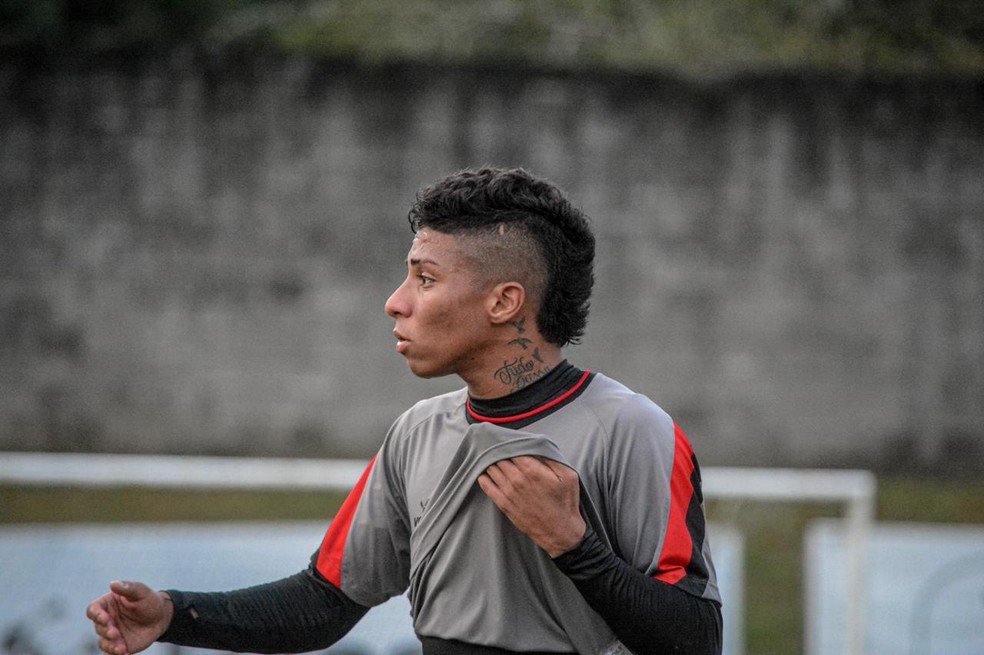 Alisson Santos em treino do Vitória — Foto: Victor Ferreira / EC Vitória / Divulgação