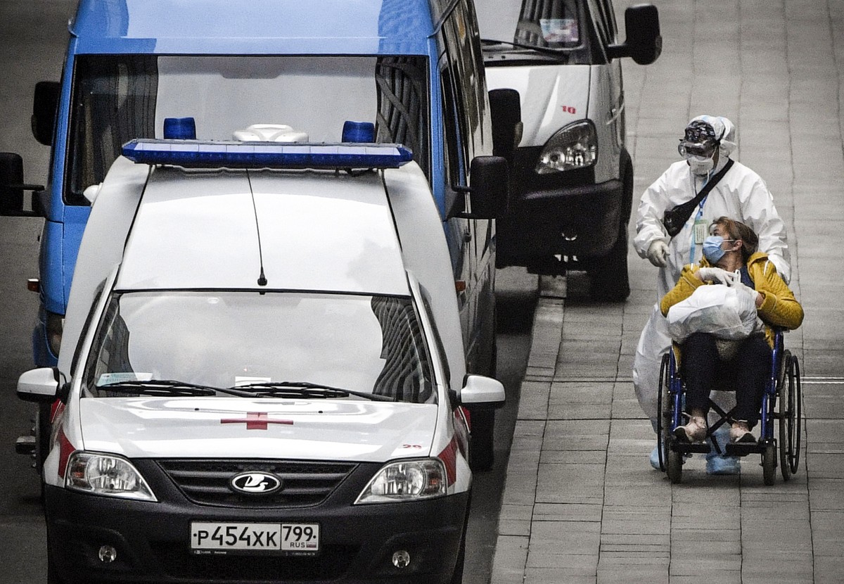 Rússia registra pela 1ª vez mais de 900 mortos por Covid em 24 horas