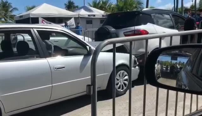 Cinco carros e uma moto se envolvem em engavetamento em Maceió