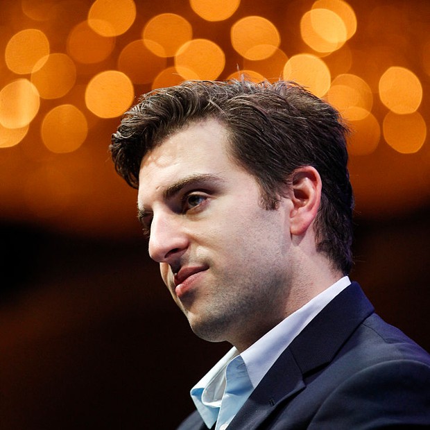 SAN FRANCISCO, CA - NOVEMBER 04:  Brian Chesky speaks during the Fortune Global Forum - Day 3 at the Fairmont Hotel on November 4, 2015 in San Francisco, California.  (Photo by Kimberly White/Getty Images for Fortune) (Foto: Getty Images)