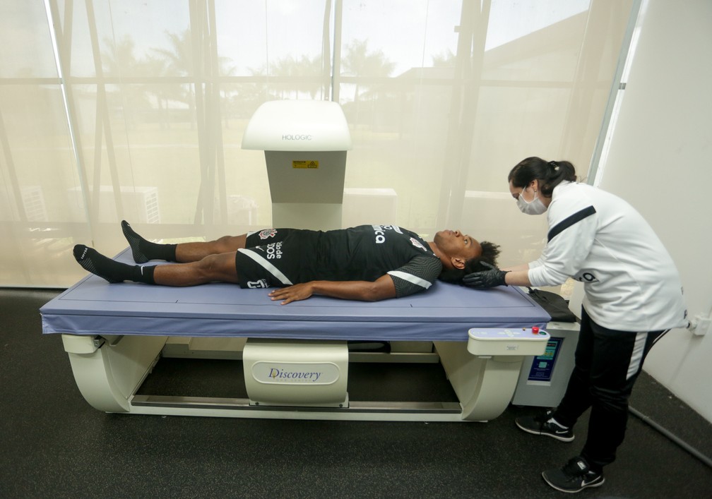 Willian passa por exames no Corinthians — Foto: Rodrigo Coca/Ag.Corinthians