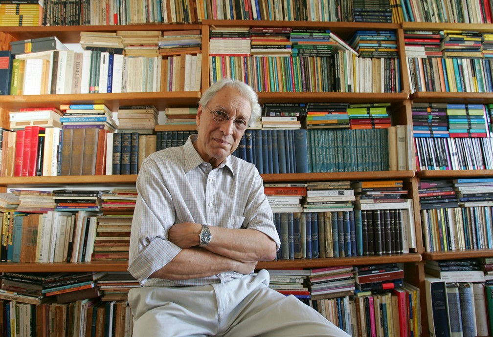 Luiz Alfredo Garcia-Roza, escritor e professor, morre aos 84 anos ...