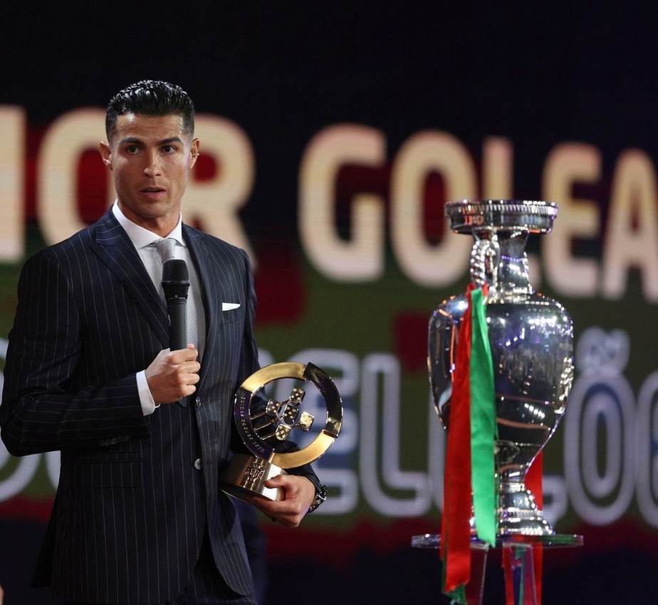 Cristiano Ronaldo recebeu o prêmio de maior goleador da seleção de Portugal