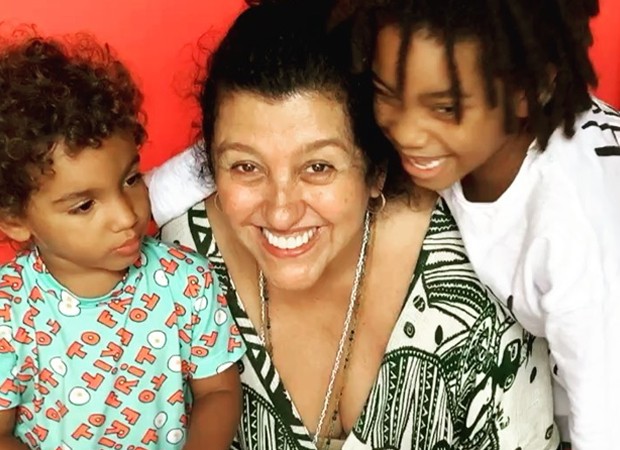Regina Casé com o filho e neto (Foto: Reprodução/Instagram)