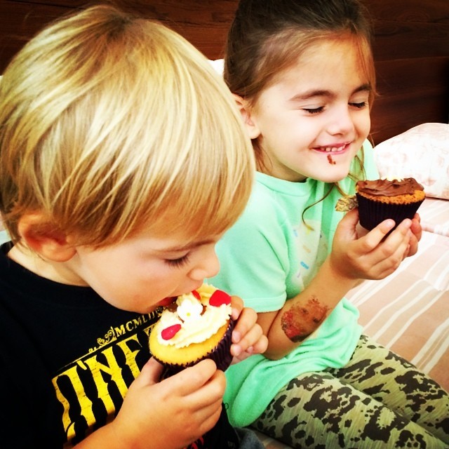 Noah e Anja, filhos de Alessandra Ambrosio e Jamie Mazur  (Foto: Reprodução/Instagram)