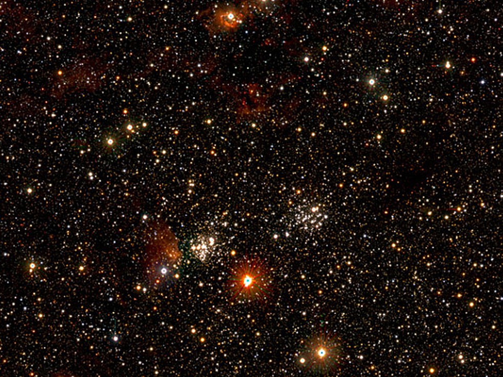 Pesquisadores do departamento de Física da UFMG identificaram três novos aglomerados de estrelas em movimento na Via Láctea e os batizaram em homenagem à universidade — Foto: Mike Read (WFAU), UKIDSS/GPS and VVV