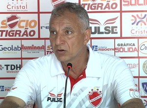 Márcio Fernandes, técnico do Vila Nova (Foto: Reprodução/TV Anhanguera)