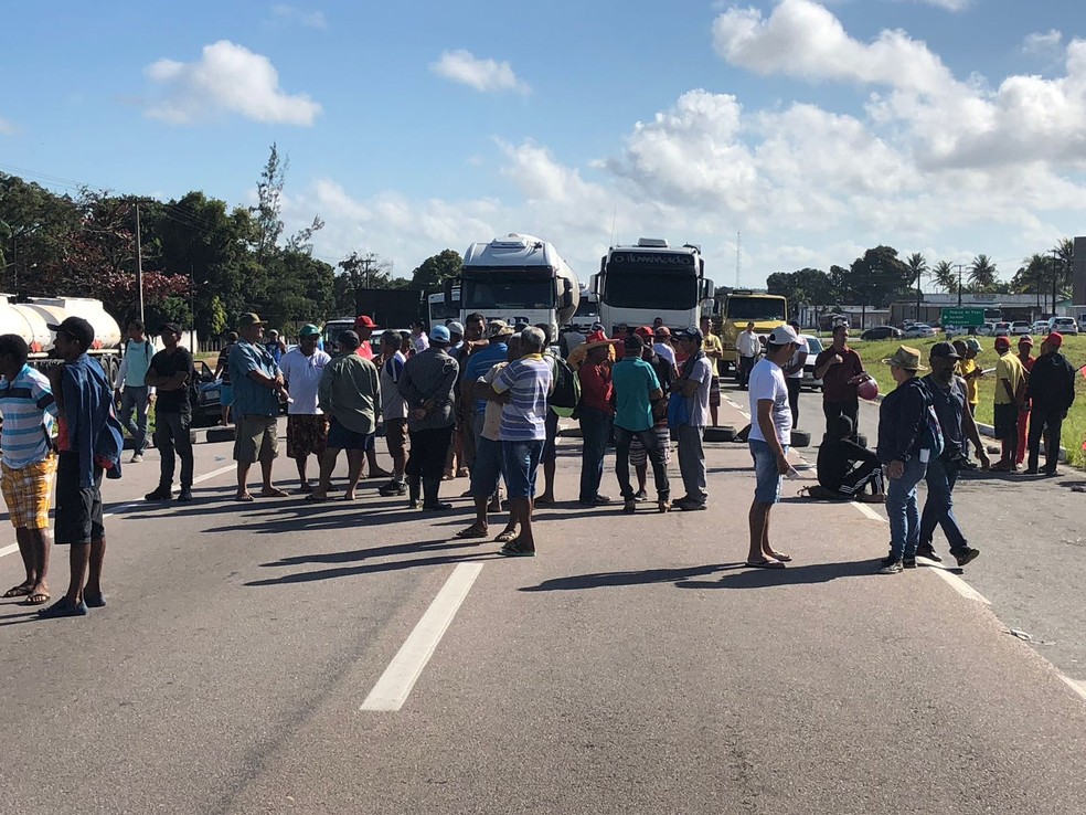 Mobiliza&ccedil;&atilde;o &eacute; feita por integrantes do Movimento Sem Terra (Foto: Walter Paparazzo/G1)