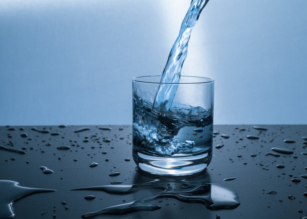 Água é um alimento multifuncional, e deve ser consumido regularmente — Foto: Pexels
