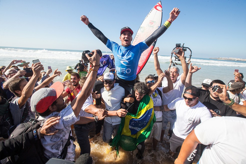 Com duas vitórias consecutivas, na França e em Portugal, Medina chegou à vice-liderança do ranking mundial e mira o bi mundial no Havaí (Foto: Divulgação/WSL)