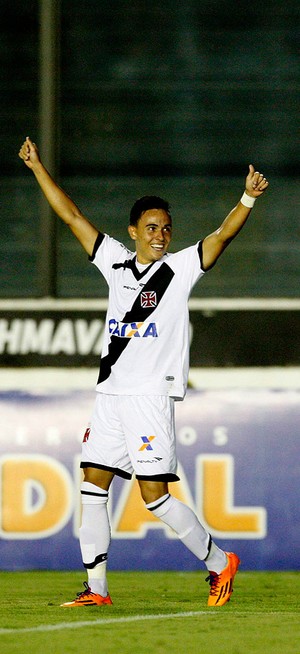 montoya vasco pênalti friburguense (Foto: Marcos Tristão / Agência O Globo)
