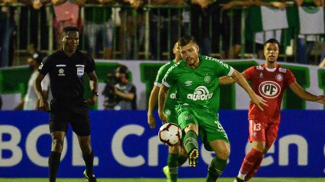 Yann Rolim foi o cara das bolas paradas da Chape