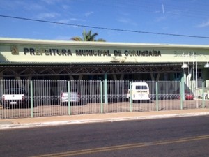 Mandado de busca e apreensão é cumprido na prefeitura de Corumbaíba, em Goiás (Foto: Karla Izumi/ TV Anhanguera)