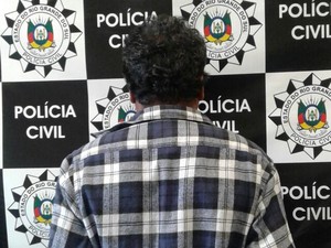 homem de 44 anos foi preso por suspeita de estuprar a própria filha e duas meninas geradas a partir dos abusos em Porto Alegre (Foto: Divulgação / Polícia Civil)