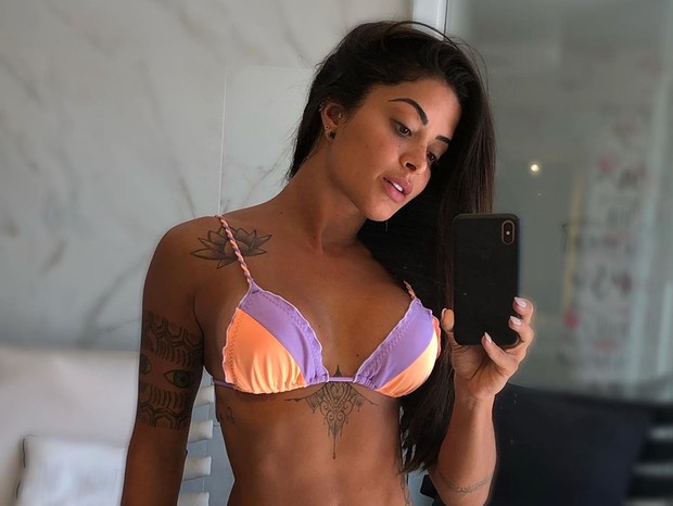 Aline Riscado conta como mantém corpo sequinho (Foto: Reprodução/Instagram)