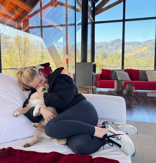 Gabriela Prioli e o seu cachorro, Bolt (Foto: Reprodução / Instagram)