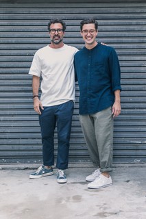 Luciano Ribeiro e Rodrigo Peirão usam os novos modelos da Converse (foto: David Mazzo)