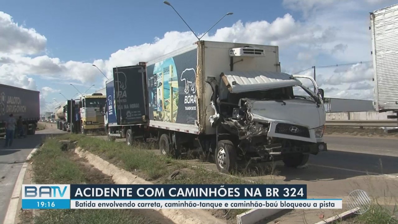 Segunda-feira marcada por dois grandes acidentes na BR-324, na Bahia