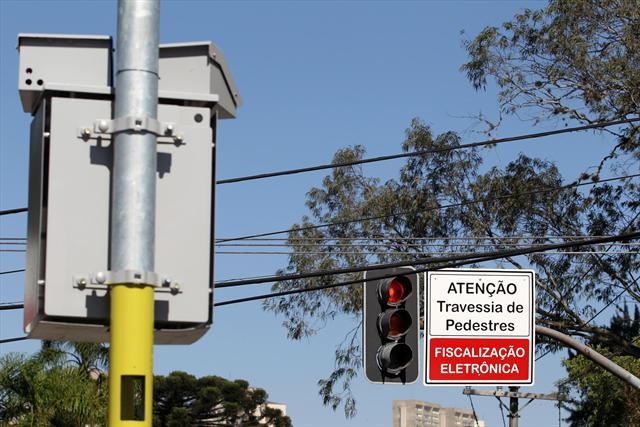 Radares de velocidade começam a funcionar no Centro e no Jardim Botânico, em Curitiba