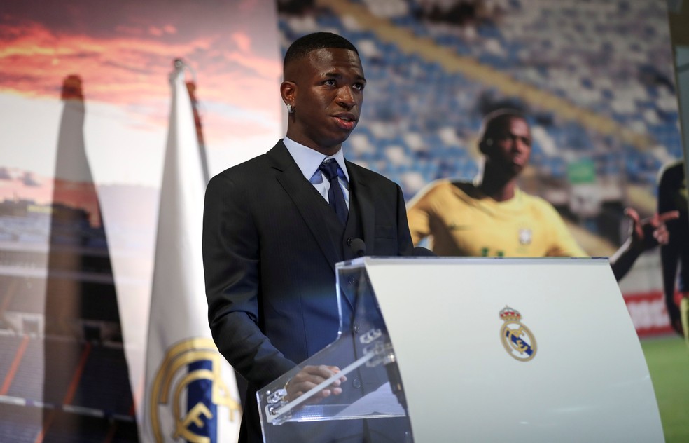 Com "cola" em espanhol, Vinicius Junior promete sacrifício pelo Real Madrid