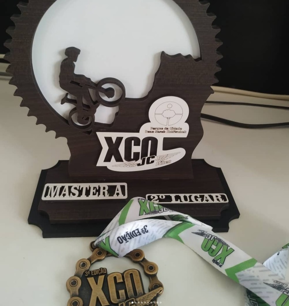 Troféu conquistado por ciclista Joelson Fernandes, no DF — Foto: Instagram/Reprodução