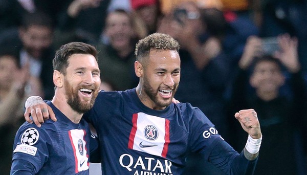 Após último jogo de Messi pelo PSG, Neymar se despede do companheiro