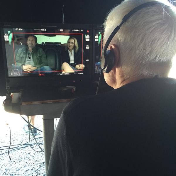 Primeira imagem de David Duchovny e Gillian Anderson rodando o reboot de 'Arquivo X' (Foto: Reprodução)