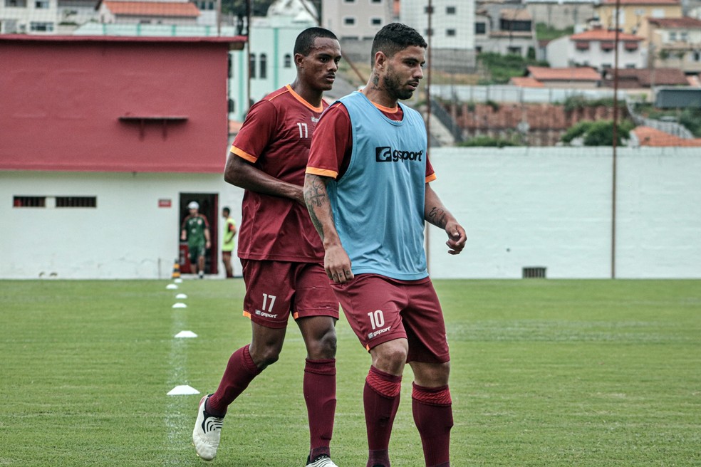 Montaño e Dionathã durante treino do Boa Esporte — Foto: Mário Purificação/Boa Esporte