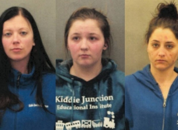As três mulheres foram acusadas de oferecer suplementos de melatonina sem autorização dos pais (Foto: Divulgação Polícia Des Plaines )