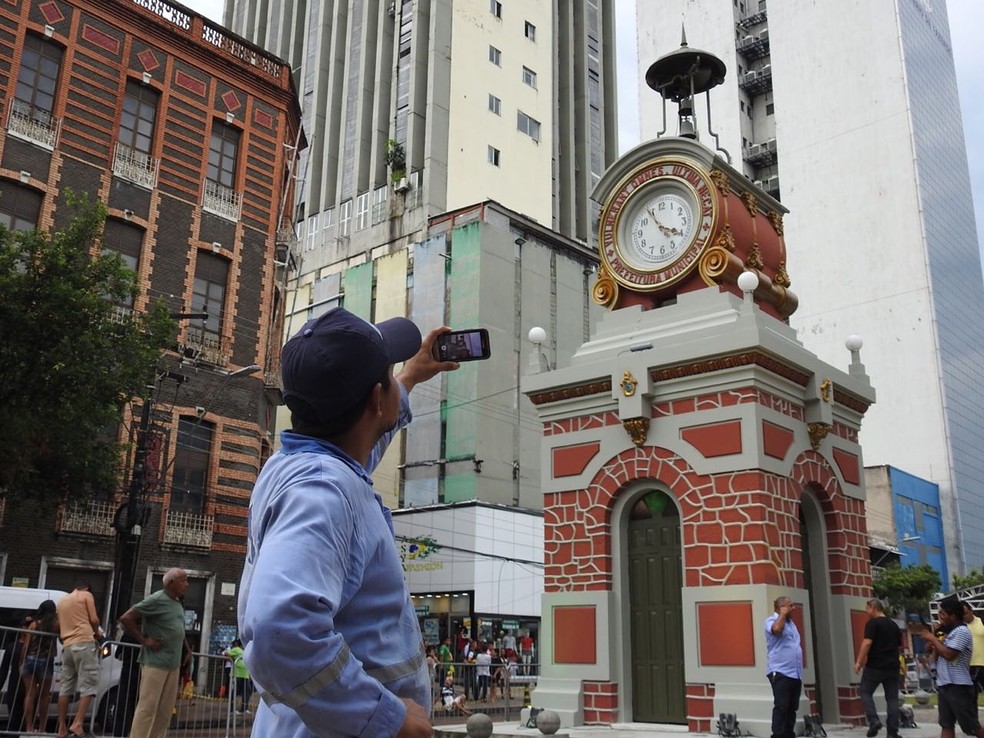 Relógio da praça foi restaurado  (Foto: Patrick Marques/G1 AM)