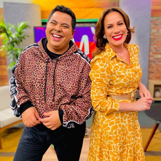 Arthur Pires, o Tutu, e Regina Volpato nos bastidores do programa Mulheres, da TV Gazeta (Foto: Reprodução/Instagram)