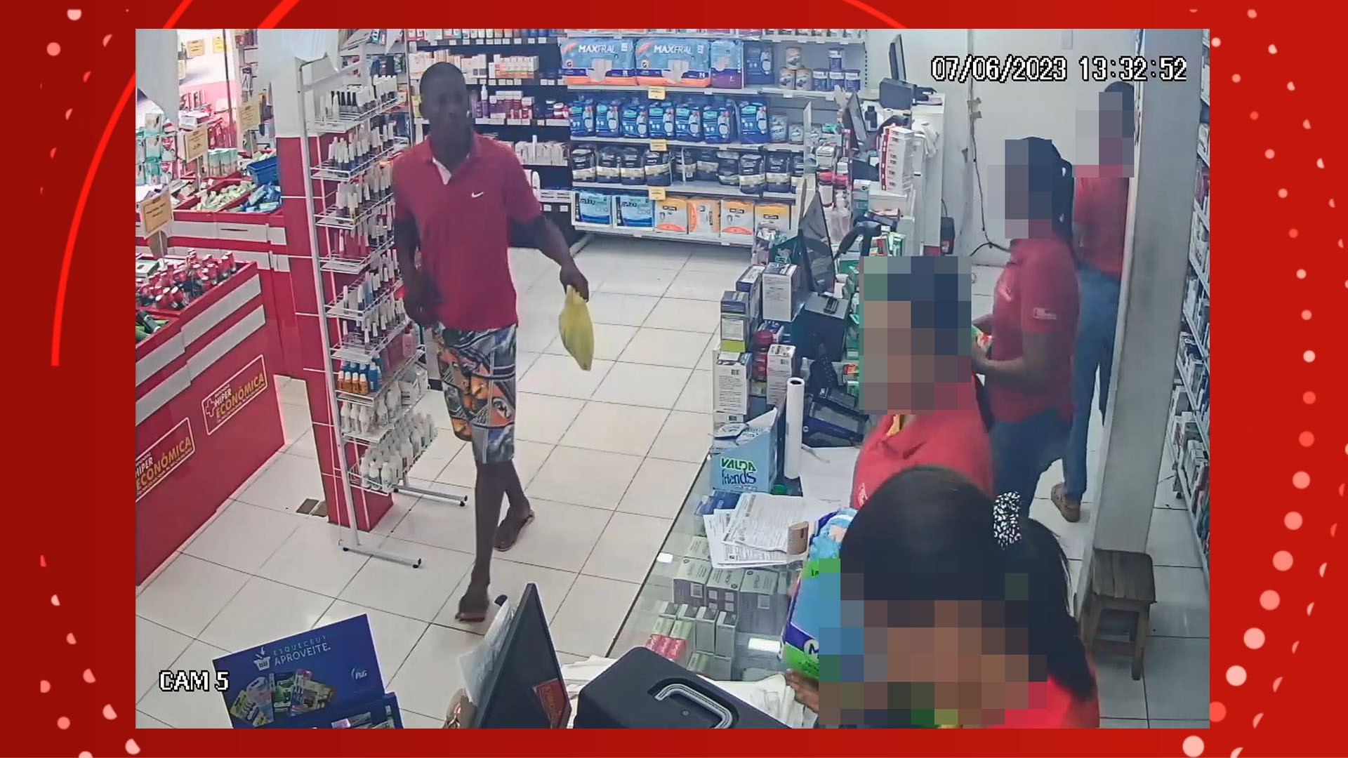 VÍDEO: Homem é flagrado por câmera de vigilância ao invadir e assaltar farmácia na Bahia
