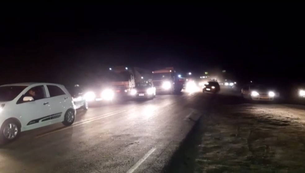 BR-406 foi liberada depois de mais de 24 horas &mdash; Foto: Reprodu&ccedil;&atilde;o/Inter TV Cabugi 