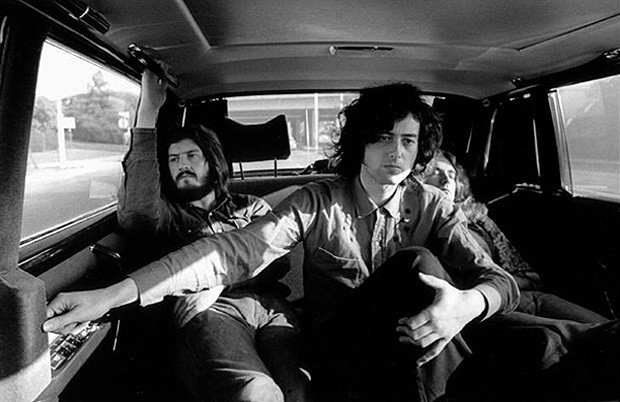 bordo: John Bonham, Jimmy Page e Robert Plant, durante as gravações do Led Zeppelin IV, 1971 (Foto: Divulgação)