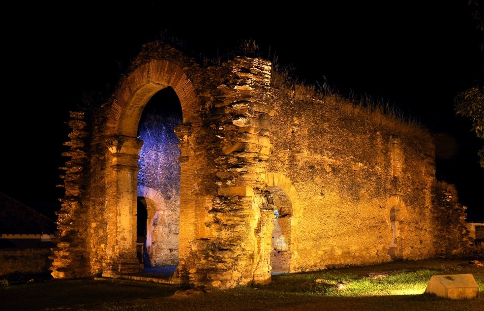 Igreja Rosário dos Pretos, em Natividade, nunca foi concluída e virou atração turística — Foto: Clóvis Cruvinel/ VC no G1
