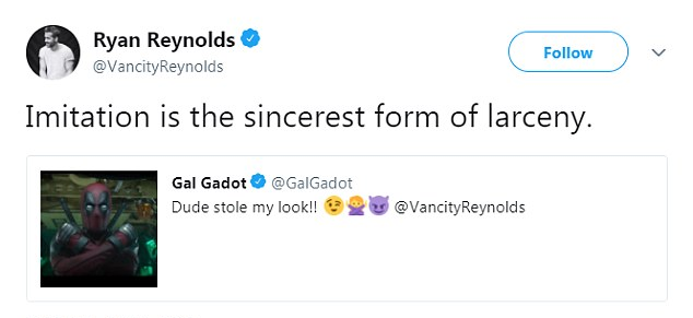 O tuíte de Gal Gadot e a resposta imediata de Ryan Reynolds (Foto: Twitter)