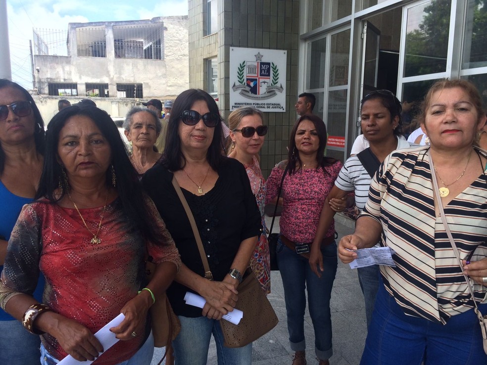 Parentes de pacientes dizem que não têm como mantê-los em casa (Foto: Carolina Sanches/G1)