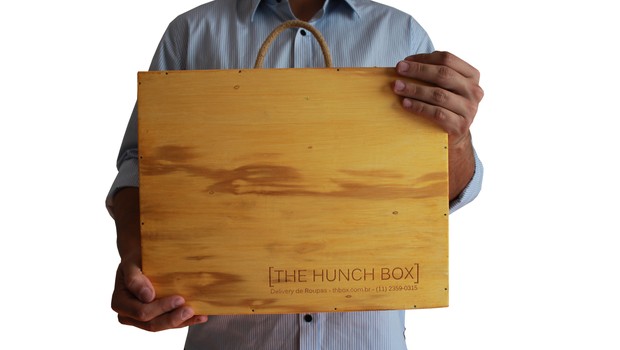 The Hunch Box envia caixas como a da foto com uma seleção peças de roupa masculinas (Foto: Divulgação)