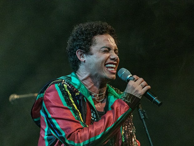 Silvero Pereira faz show com canções de Belchior (Foto: Van Campos/ Agnews)