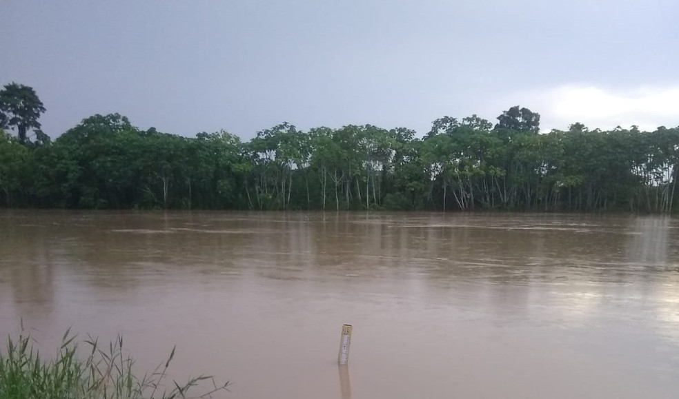 Mesmo com sinais de vazante, manancial está com 14,69 metros nesta sexta-feira (25) no interior do Acre.  — Foto: Arquivo/Defesa Civil